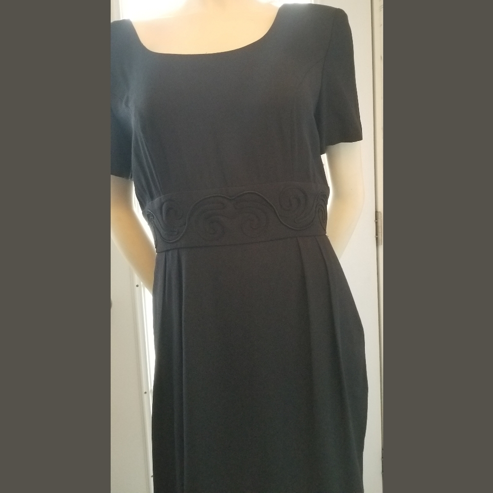 John Roberts Dress, Waistline Embroidered, Midi, GUC. ✔️ - Picture 7 of 10